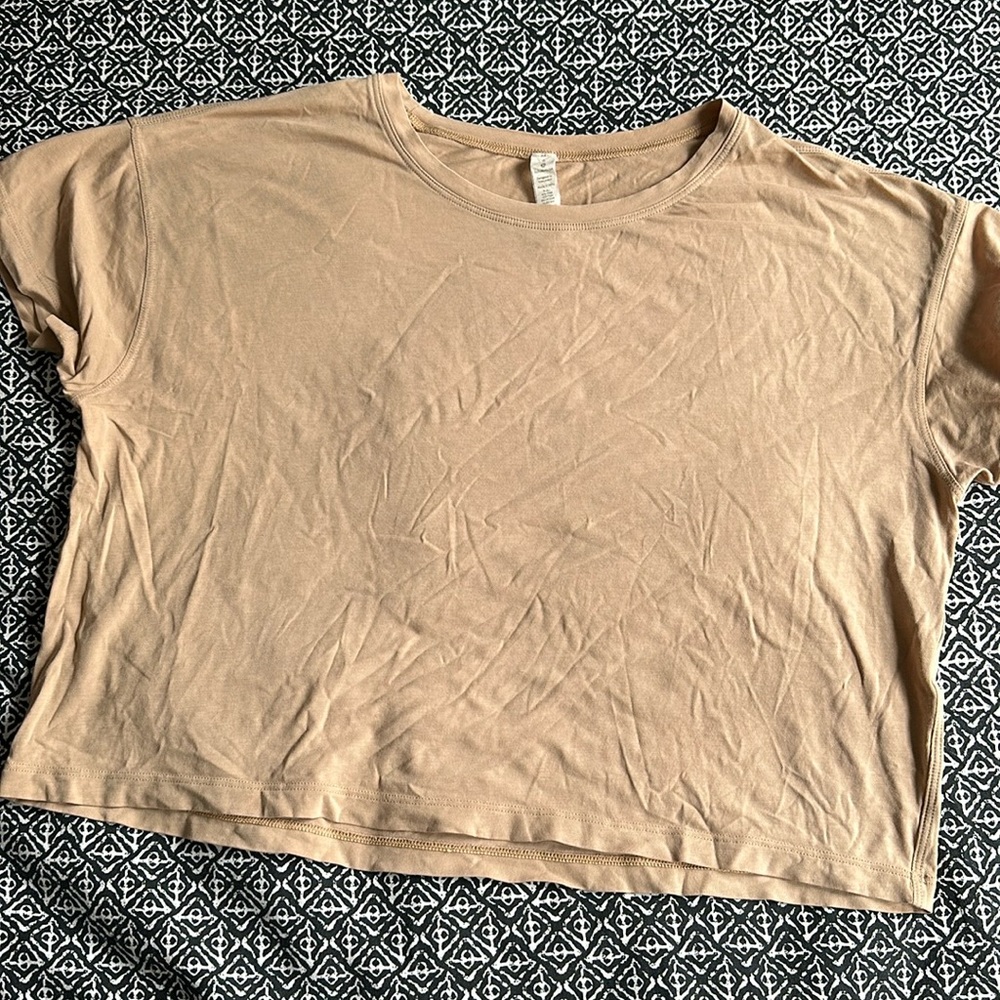 Lululemon cropped tshirt